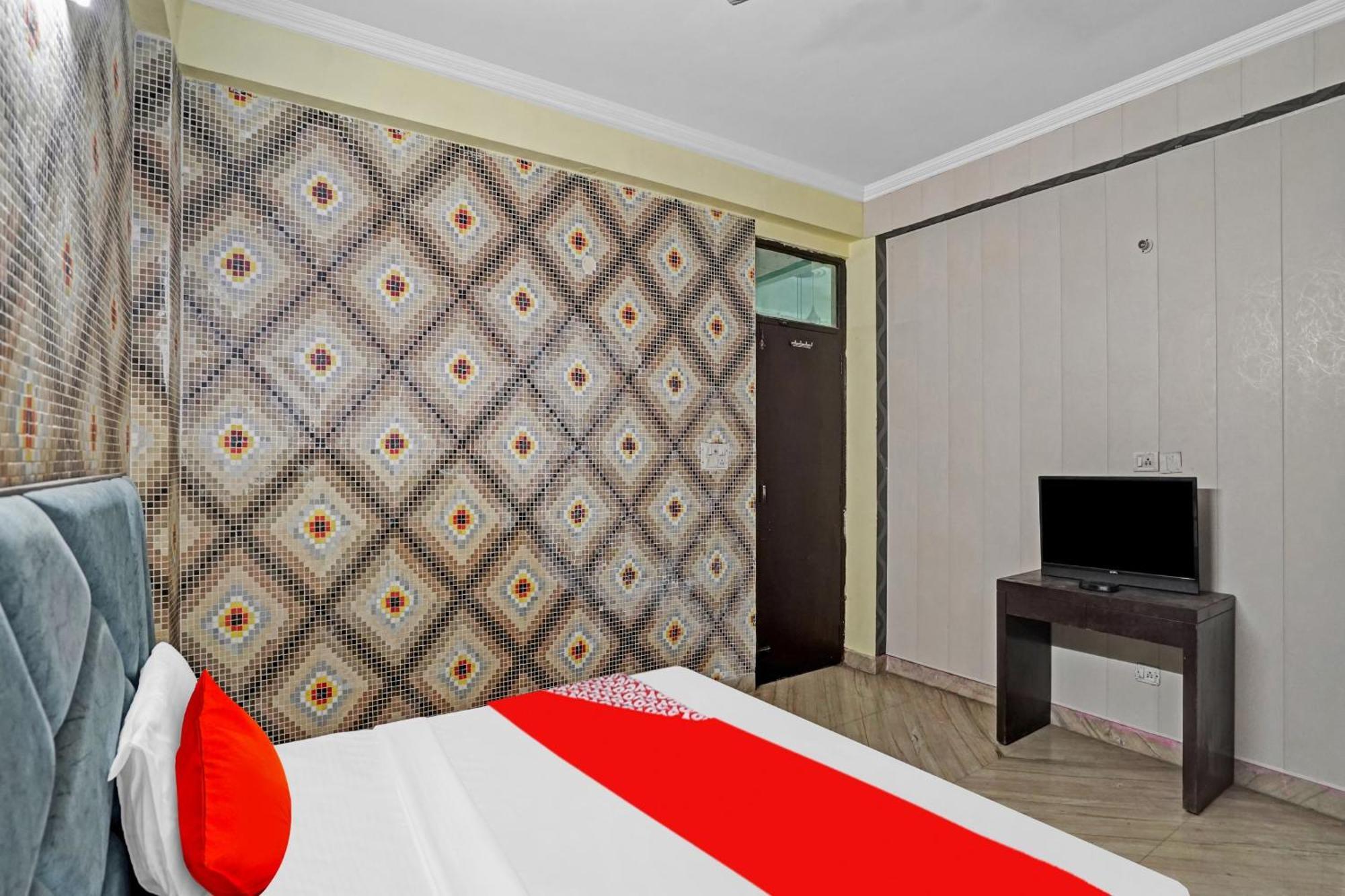 Hotel O Park View Noida Bagian luar foto