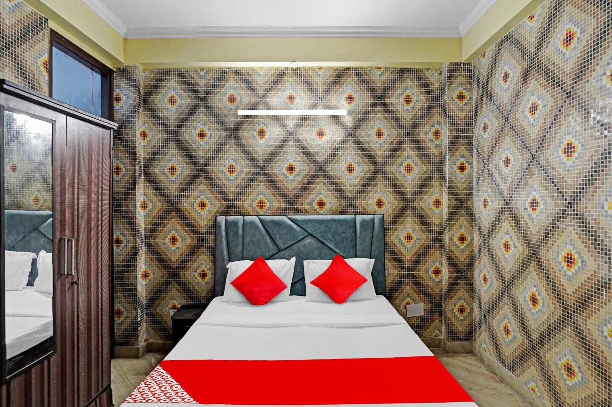 Hotel O Park View Noida Bagian luar foto