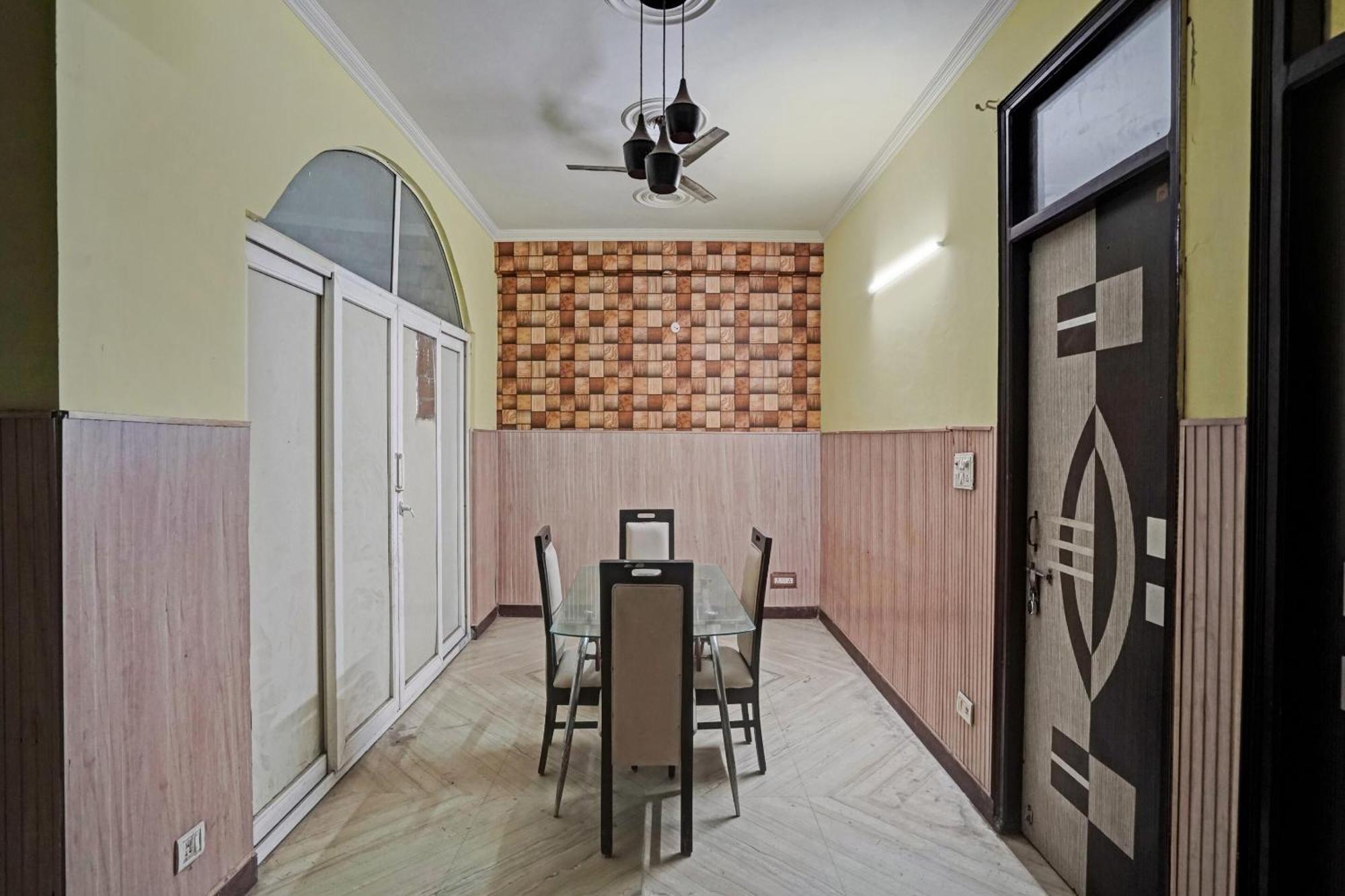 Hotel O Park View Noida Bagian luar foto